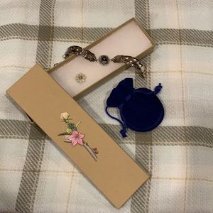 Bracelet with interchangeable center